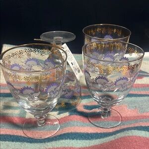 Elegant Floral Wine Glasses with Gold Accents